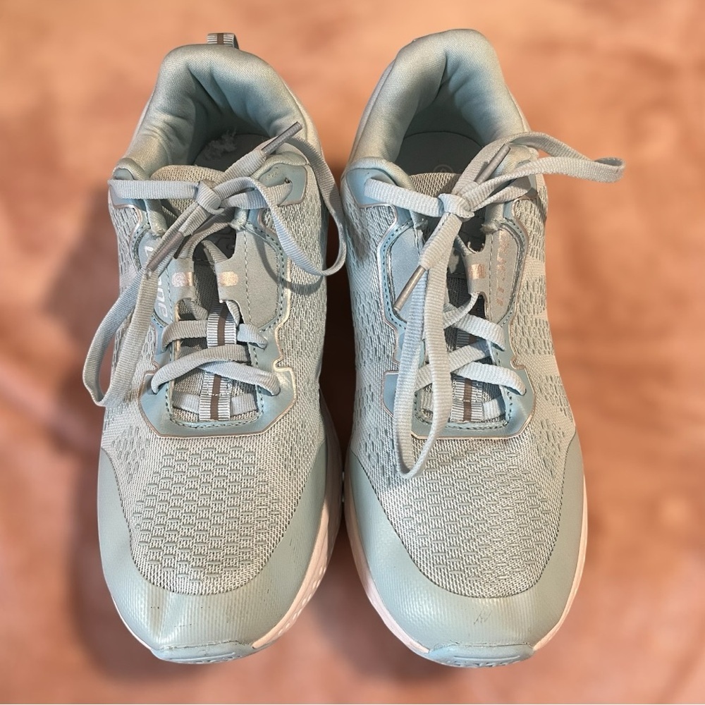 Women's Crane size 8 Athletic shoes